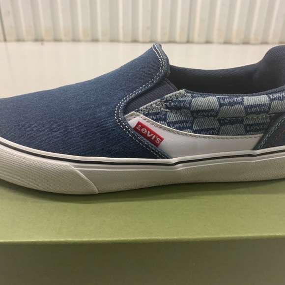 Shoes - Picture 3 of 8